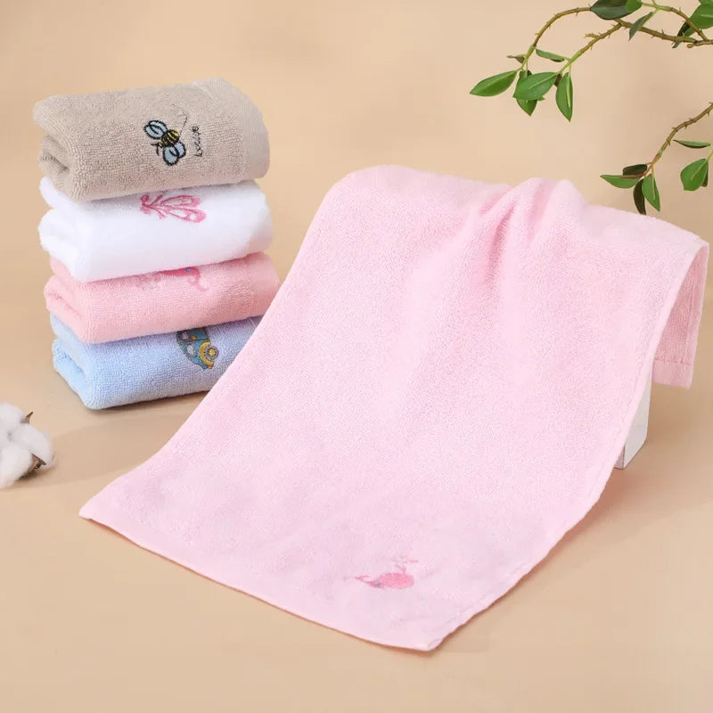 4pcs/lot Pure cotton small square towel 25*25cm cartoon embroidery baby hook towel children face towel gift