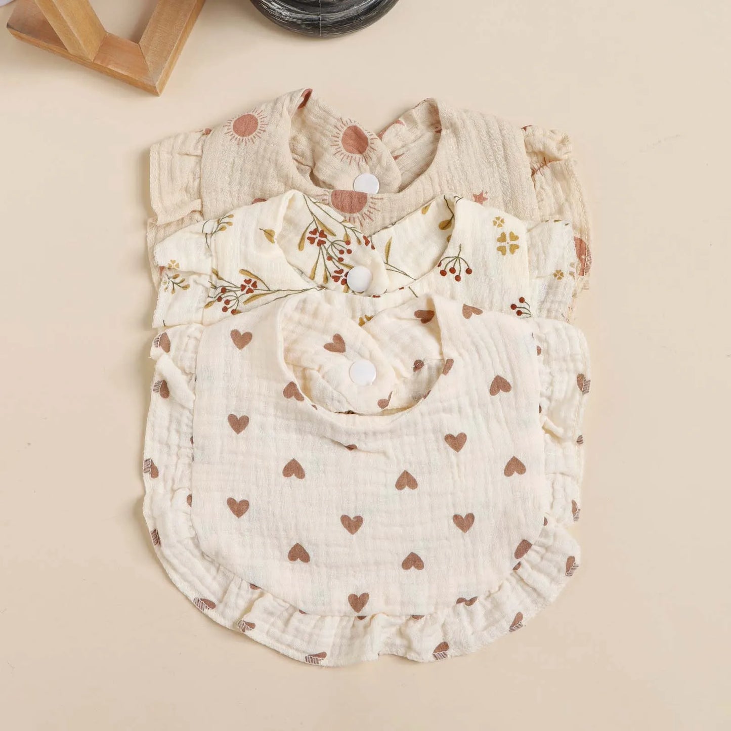3pcs Baby Cute Ruffle Edge Saliva Towel Kids Feeding Anti Dirty Bibs Infant Burp Cloth Newborn Fashion Gift Set Accessories