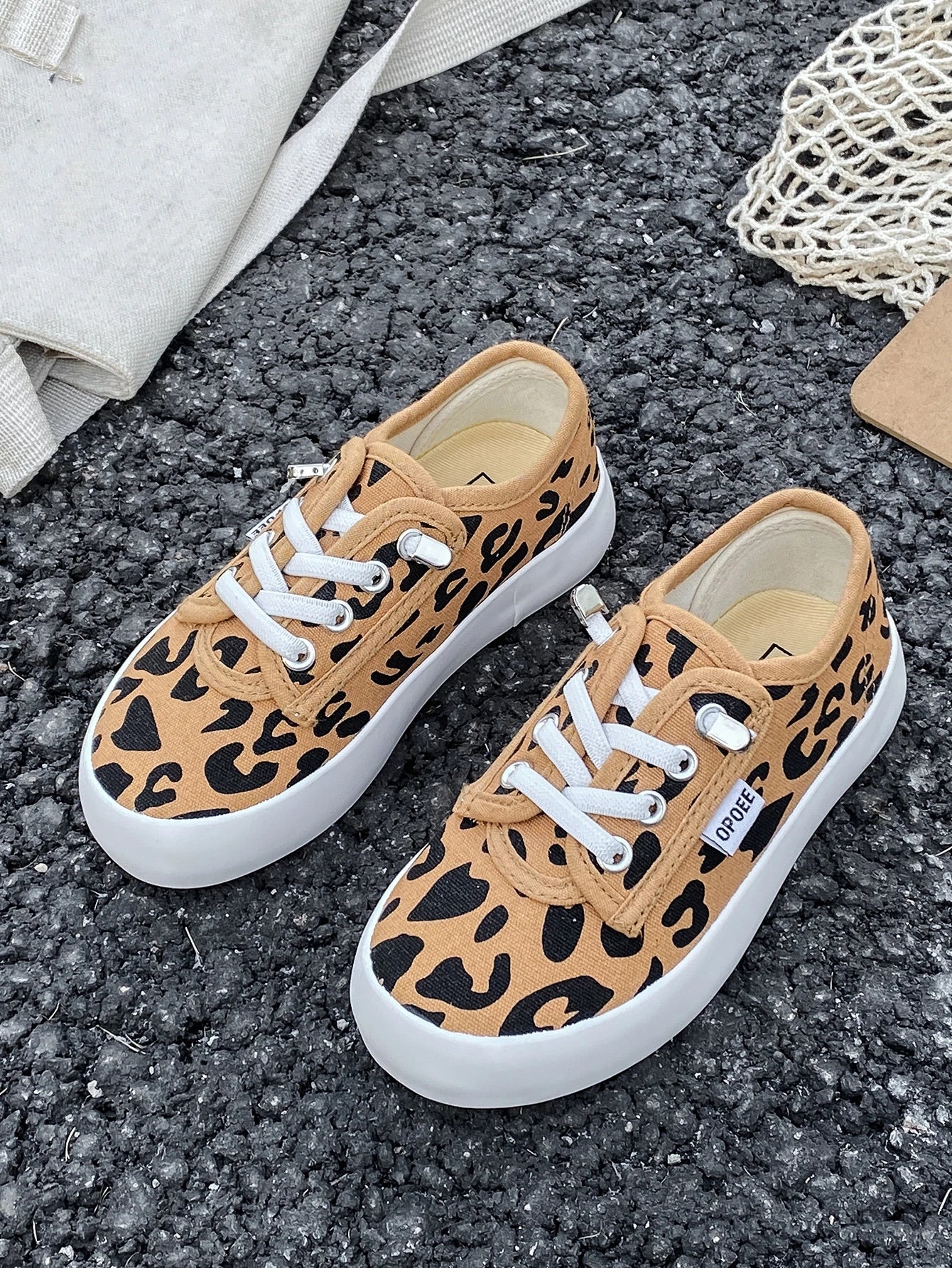 White cloth shoes baby white shoes middle sneakers children's canvas shoes Spring and autumn simple boy and girl